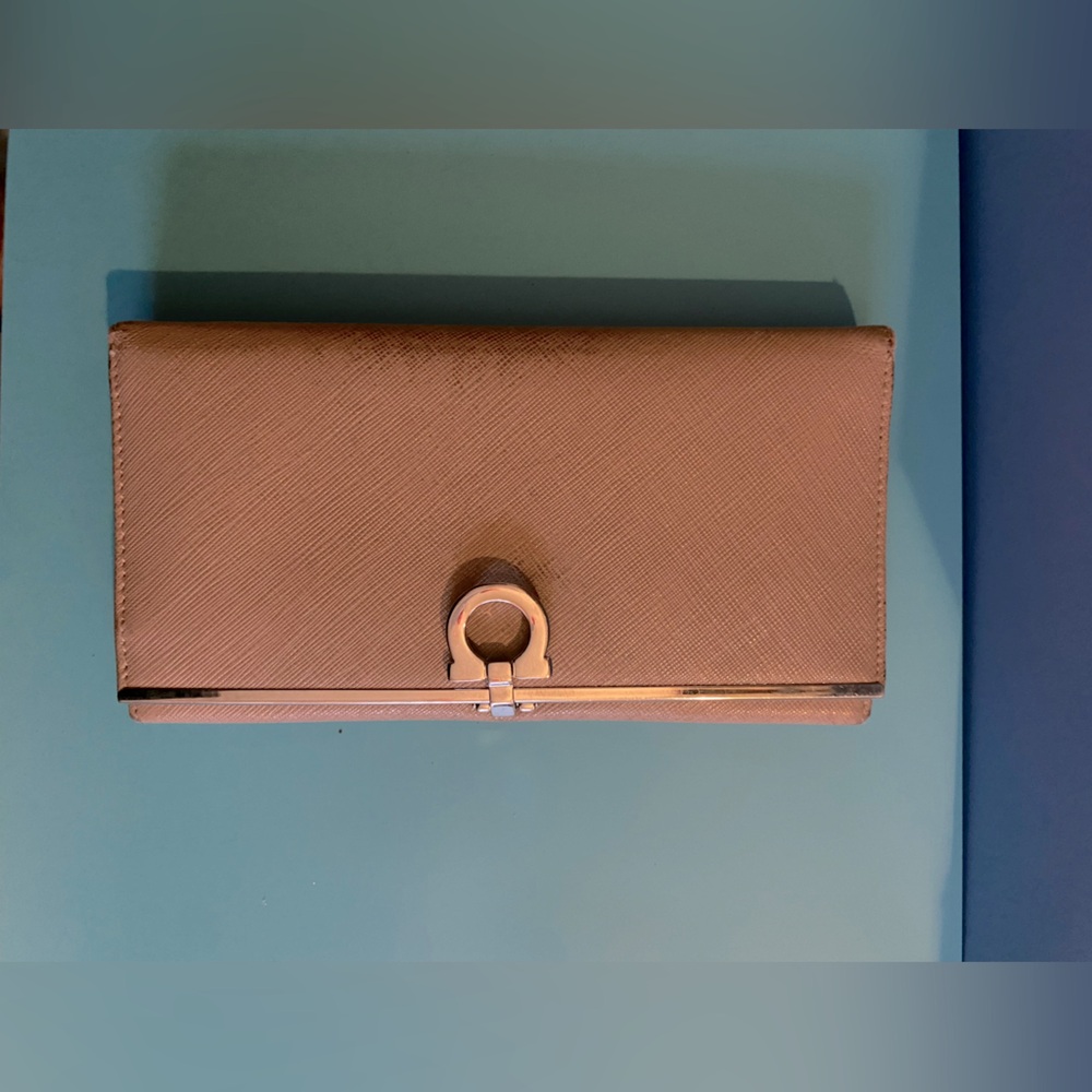 PRE-LOVED 💝 Ferragamo 💝 Long *Leather* Wallet- Neutral/Nude